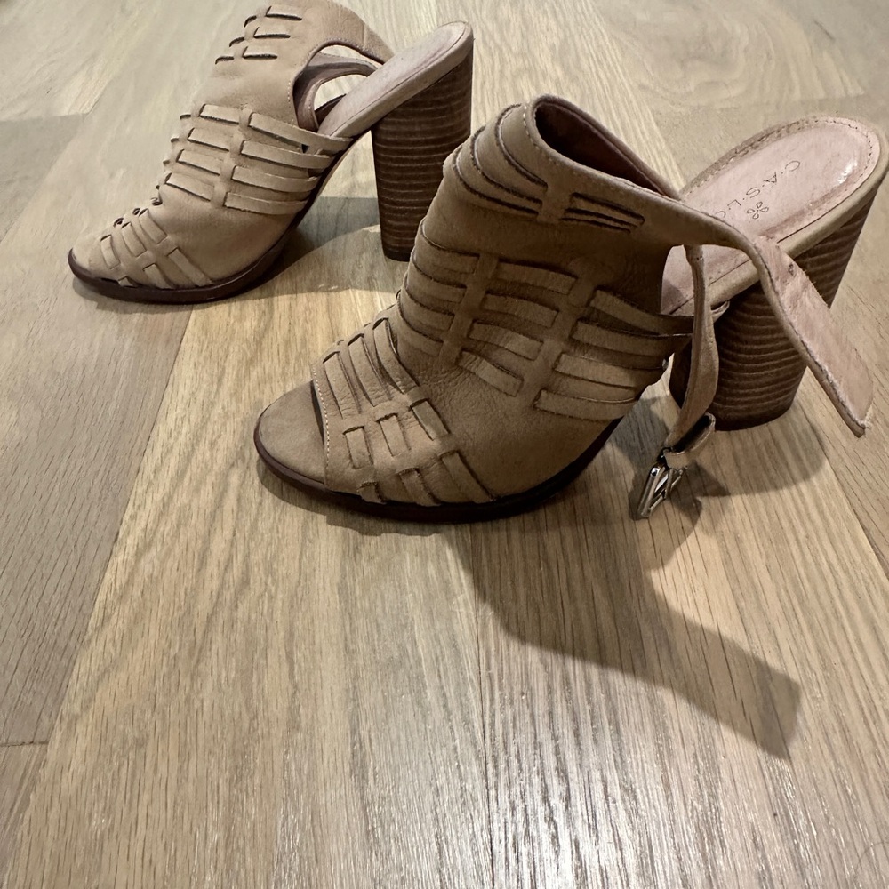 Caslon Tan Mules with Modern Silhouette